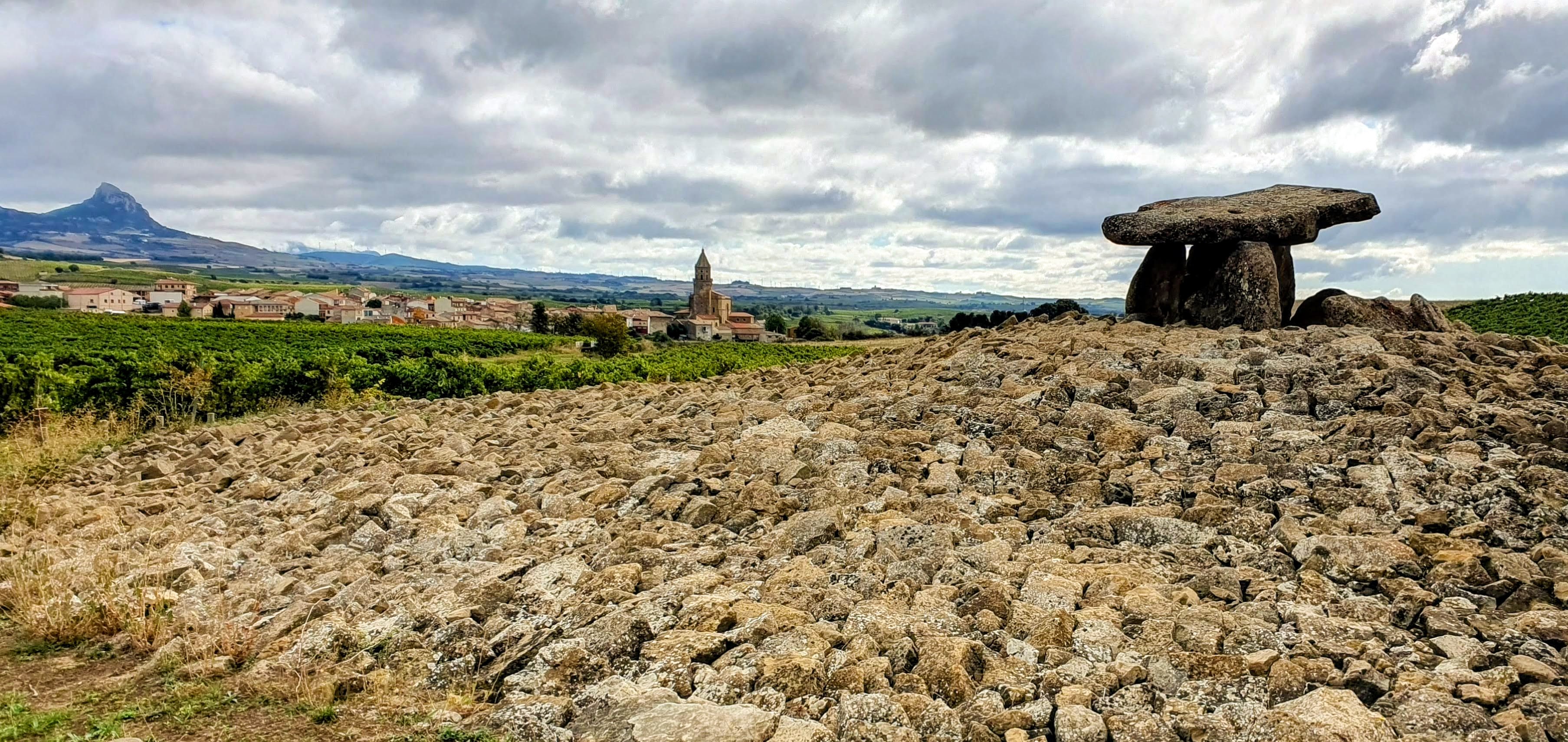 Chabola de la Hechicera, dolmen neolítico en Elvillar