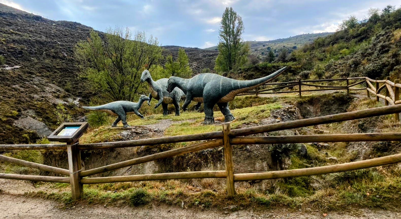 Los Dinosaurios de Enciso en el cañón del Cidacos