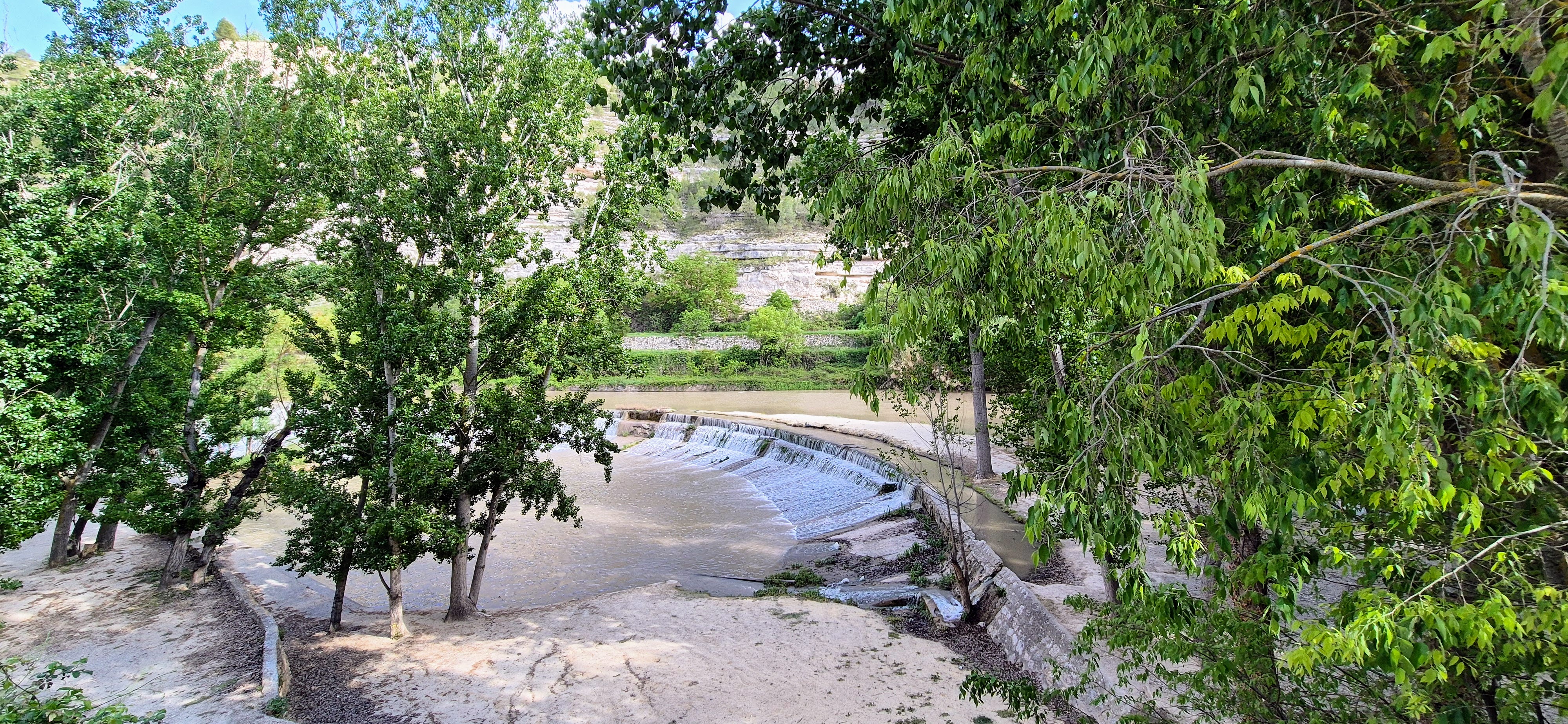 Piscinas naturales en la presa del Júcar