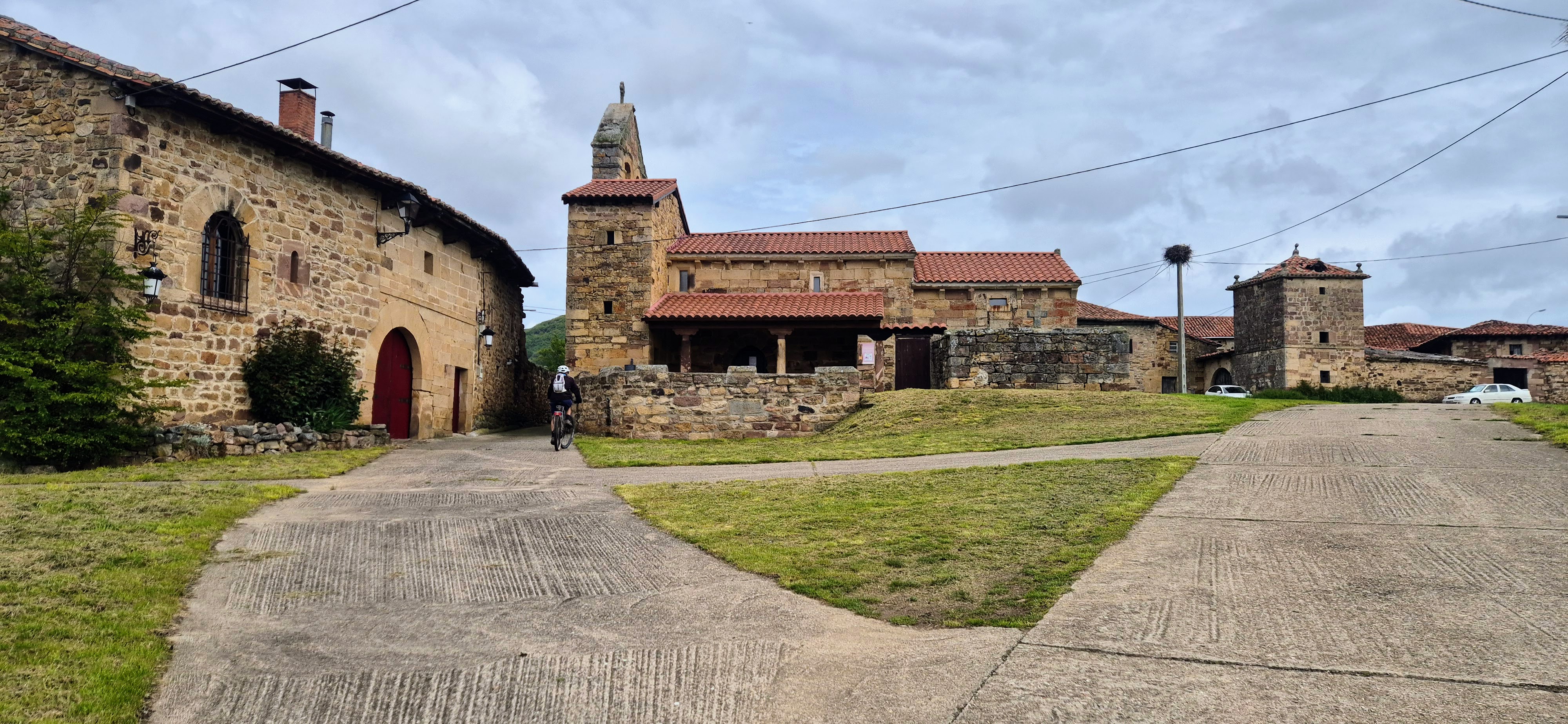 Iglesia de Santa Cecilia (Santa María de Nava)